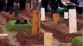 Hujan Iringi Pemakaman Vidi Aldiano