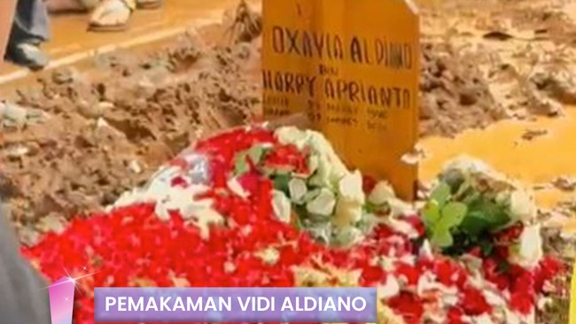 Video: Sheila Dara Tegar saat Pemakaman Vidi Aldiano di TPU Tanah Kusir