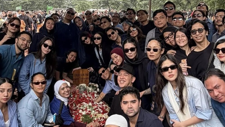 Potret Pemakaman Vidi Aldiano, Sahabat Kenakan Baju Biru Warna Favorit Almarhum