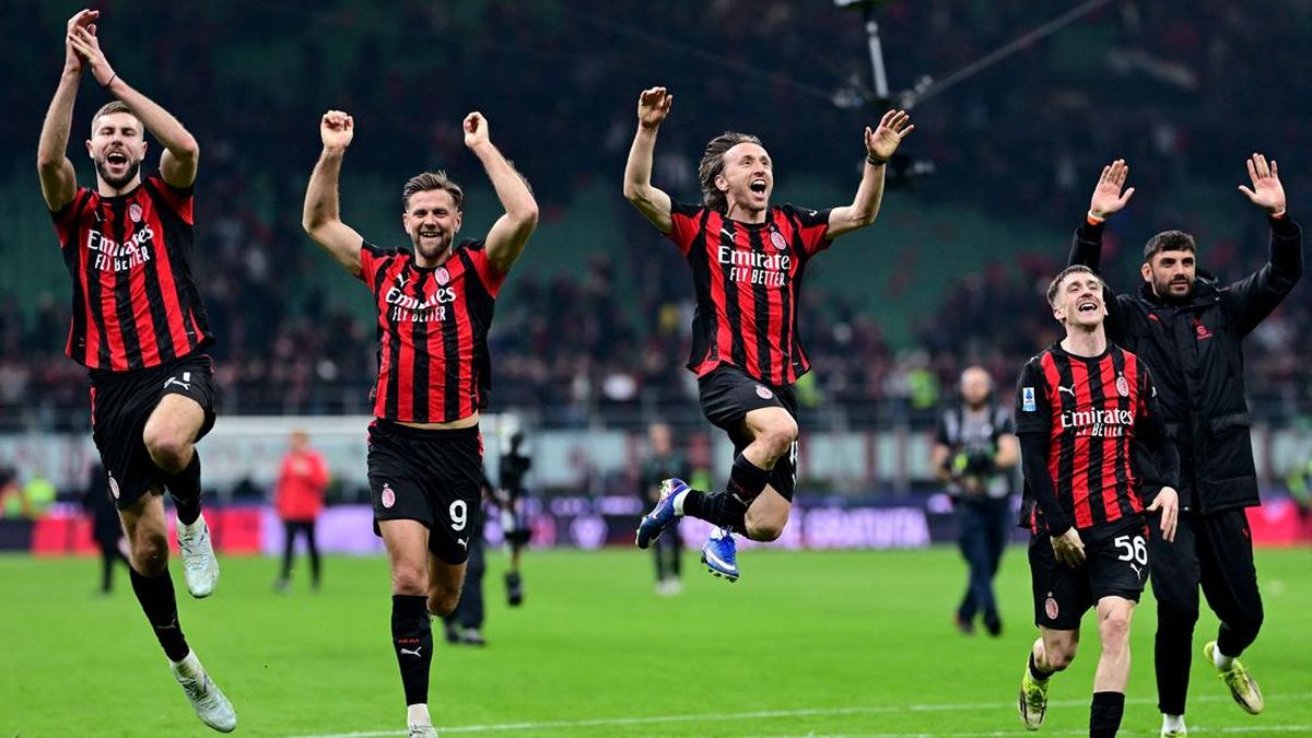 FOTO: AC Milan Buat Inter Milan Tak Berdaya