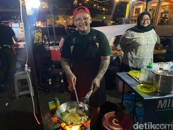 Mie Godok Cipete: Bakmi Jawa Topping Bebek dan Brisket Racikan Eks Seniman Tato