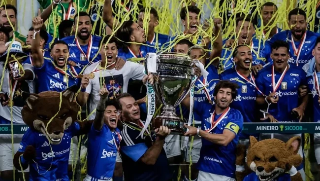 Final Campeonato Miniero yang dimenangkan Cruzeiro diwarnai dengan insiden kartu merah brutal kepada 23 orang, Senin (9/3) pagi.