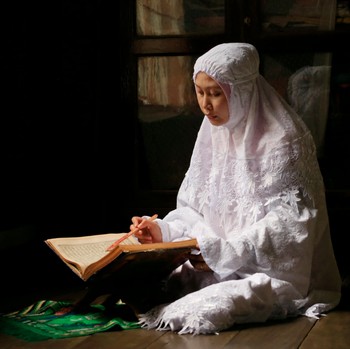 7 Amalan Malam Lailatul Qadar yang Mudah Dilakukan di Rumah