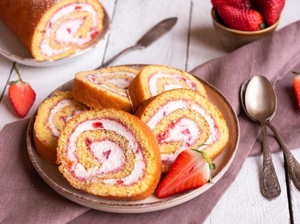 5 Resep Bolu Gulung Lembut dan Anti Retak, Isi Selai Stroberi hingga Keju