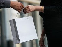 Bingung Pilih Hadiah Korporat? Ini Biar Nggak Berakhir di Gudang