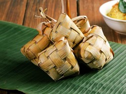 Ketupat yang Ikonik Saat Lebaran Ternyata Punya Filosofi Mendalam