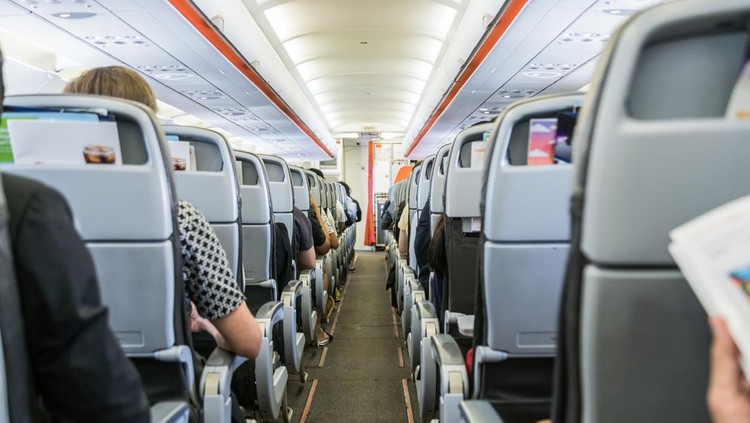6 Ciri Kepribadian Orang yang Selalu Memilih Kursi Dekat Lorong saat Mudik atau Bepergian
