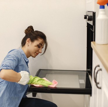 Ini Cara Praktis Membersihkan Oven yang Kotor dan Berminyak