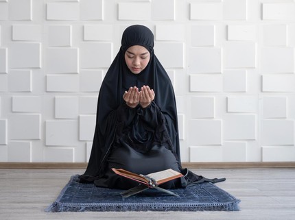 Salat Lailatul Qadar 2 dan 4 Rakaat: Niat & Tata Caranya, Lengkap Sendiri-Berjemaah