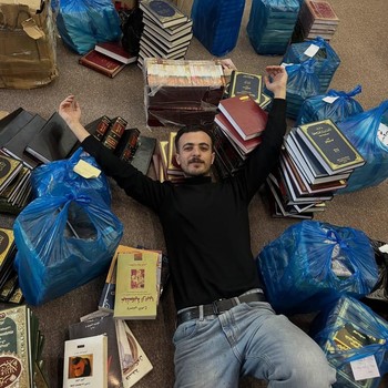 Inspiratif, Pria Ini Dirikan Perpustakaan Publik Pertama di Gaza di Tengah Reruntuhan