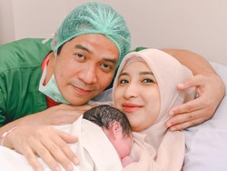 Selamat, Ricky Perdana dan Chaca Thakya Dikaruniai Anak Ketiga