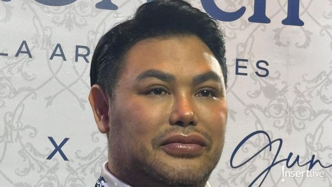 Makna Mawar dan Peony Biru di Karya Terbaru Ivan Gunawan