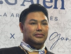 Makna Mawar dan Peony Biru di Karya Terbaru Ivan Gunawan