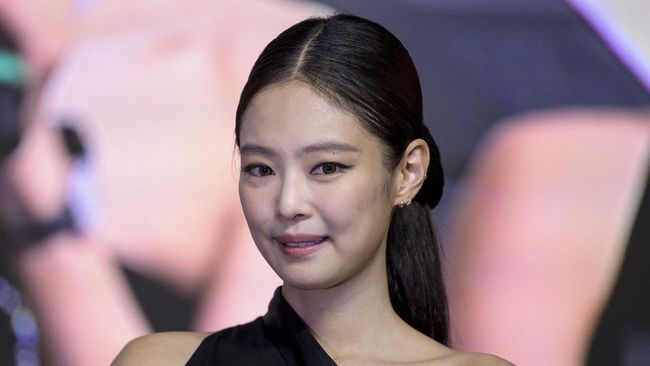 Viral di media sosial respons Jennie BLACKPINK saat dikerumuni massa ketika berada di Paris pada akhir pekan lalu.