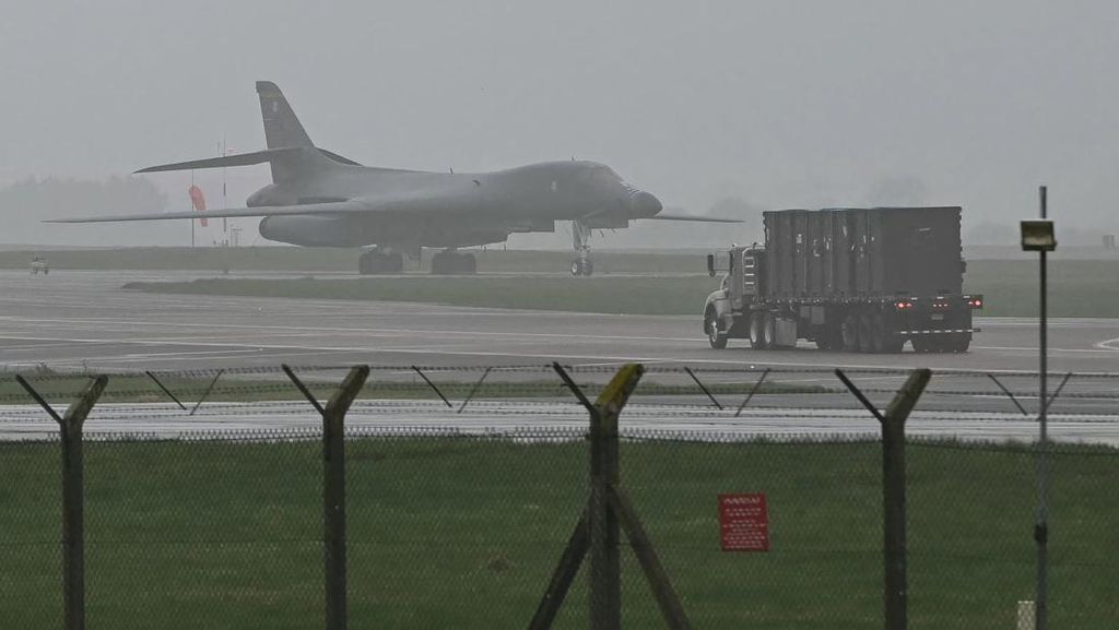 Pesawat Pengebom B-1 AS Mendarat di Inggris, Siapkan Serangan ke Iran