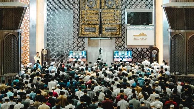 Khotbah Idul Fitri 1447 H di Masjid Istiqlal, Jakarta, Sabtu (21/3), menekankan bahwa makna kemenangan Lebaran tidak berhenti pada perayaan semata.