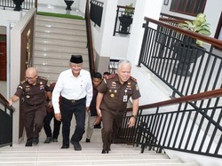 Menteri PU Sambangi Kejatisu Bahas Rehabilitasi Dampak Bencana Sumut