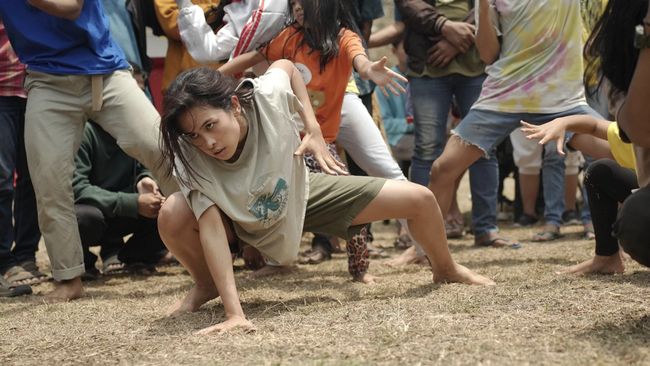 Wregas Bhanuteja menjelaskan gambaran yang akan dia tampilkan dalam film terbarunya, Para Perasuk, yang akan rilis pada 23 April 2026.