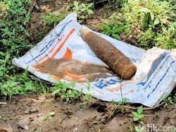 Video: Dikira Besi Tua, Warga Ponorogo Bawa Pulang Mortir dari Tepi Sungai