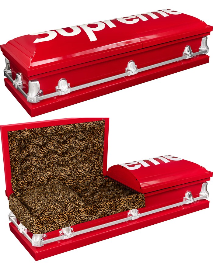 Peti mati Supreme merupakan bagian dari koleksi Supreme Spring/Summer 2026. Saat ini peti mati tersebut telah terjual habis.