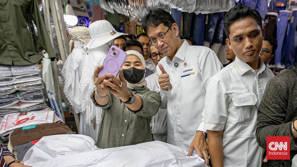 Belanja di Tanah Abang, Purbaya Tegaskan Indonesia Jauh dari Krisis