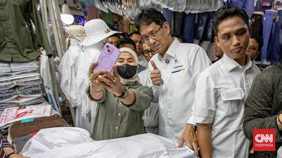 Belanja di Tanah Abang, Purbaya Tegaskan Indonesia Jauh dari Krisis