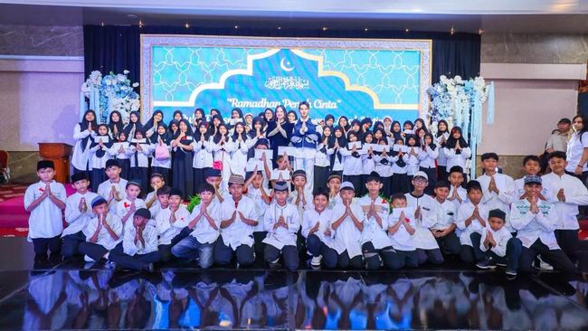 Ryans Rayel dan Dewi Perssik Gelar Santunan Serta Buka Bareng 600 Anak Yatim