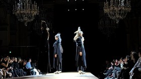 Eksplorasi Bentuk, Tubuh, dan Ekspresi Kebebasan Yohji Yamamoto