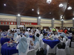 Kapolda Bali Berbuka Puasa Bareng Ojol hingga Anak Yatim
