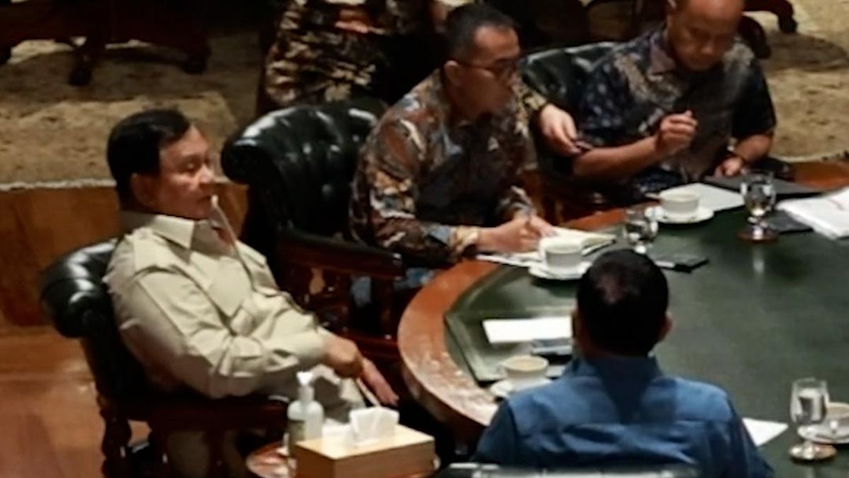 Prabowo Rapat Malam-malam di Hambalang Bahas Karhutla dan Gempa NTT
