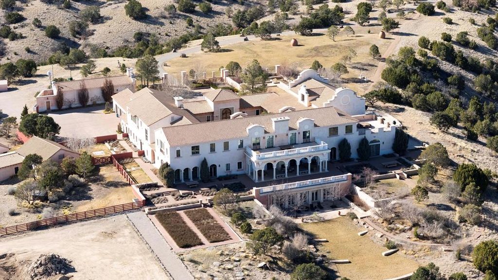 FOTO: Zorro Ranch, Lokasi Epstein 'Memperdagangkan Gadis-gadis Muda'