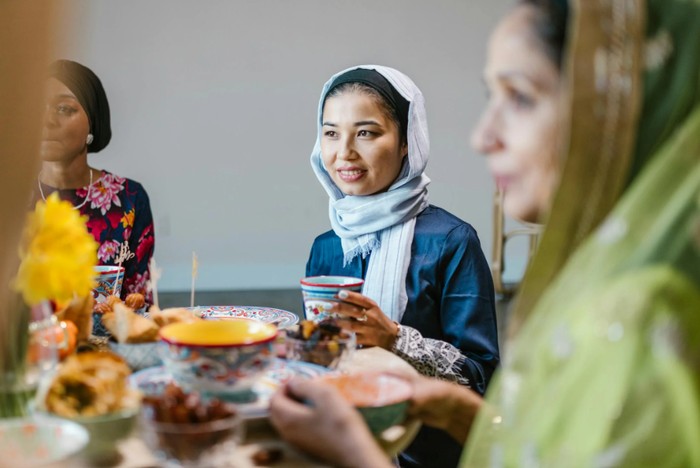 Aries termasuk zodiak yang paling semangat silaturahmi Lebaran. Aries senang bertemu banyak orang/Foto: pexels.com/RDNE Stock Project