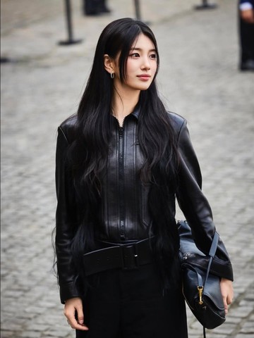 5 Gaya Anggun Bae Suzy Saat Menghadiri Celine Fashion Show di Paris