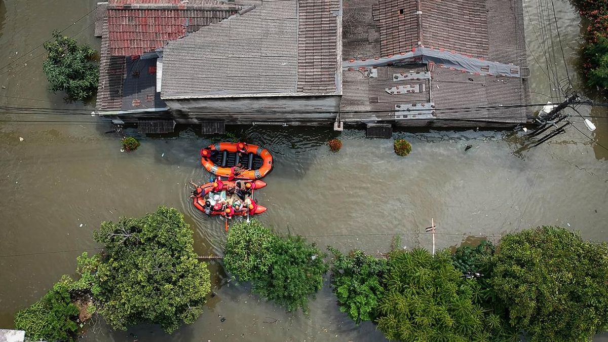 Banjir Terjang Brebes, Ratusan Rumah dan Jalan Terendam