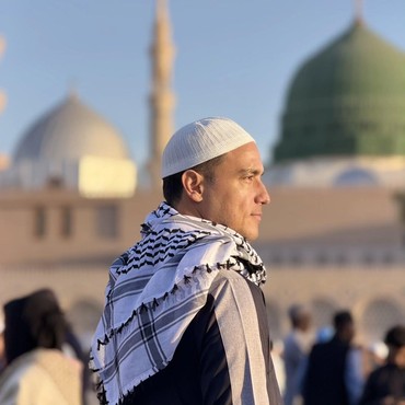 Momen Haru Hamish Daud di Depan Kabah, Curhat Jatuh Bangkit Usai Perceraian