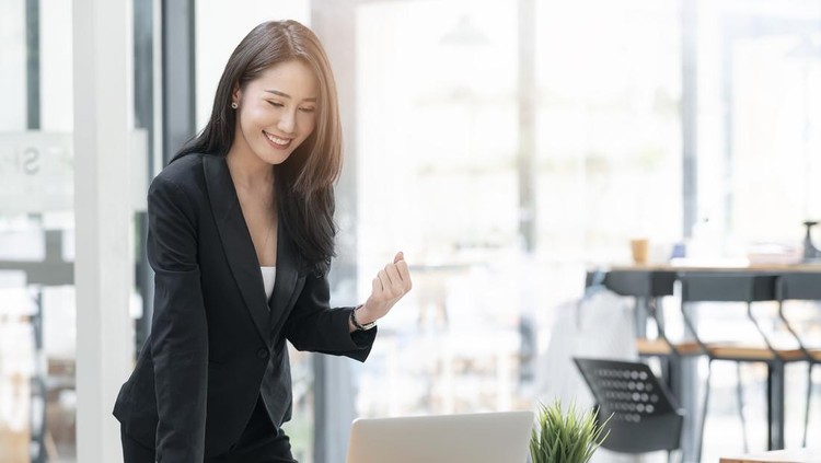 Ilustrasi Perempuan Sukses Kerja