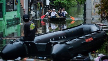Banjir Melanda Pamulang, Ratusan Rumah Terendam Air hingga 1 Meter