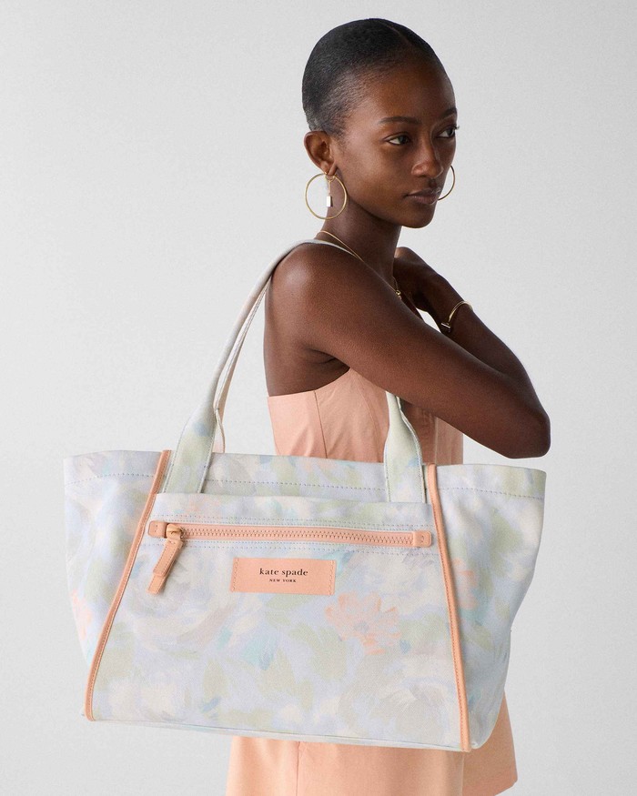 Kate Spade New York Hadirkan Koleksi Spring 2026 dengan Interpretasi Gaya Baru yang Ikonis