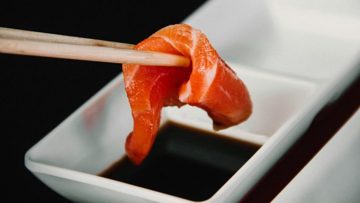 Makan makanan yang bisa membantu menutrisi kulit dari dalam