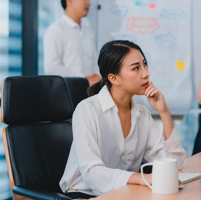 Tidur singkat berkualitas dapat meningkatkan fungsi kognitif dan kecepatan berpikir kita. Pikiran pun terasa lebih segar serta siap kembali bekerja dengan optimal.