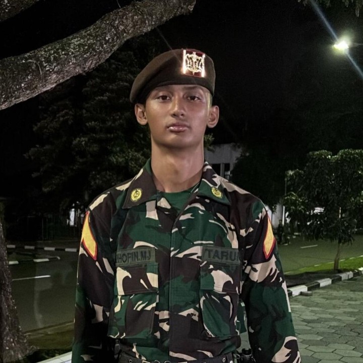 <p>Kedekatan Ibnu dengan putranya, Dhofin, terlihat jelas dari berbagai momen yang dibagikan di media sosial. Baru-baru ini, Ibnu mengunggah foto sang putra di hari ulang tahunnya. Ia pun juga menuliskan doa untuk Dhofin. "Dirgahayu Dhofin Maula Jamil. Selalu diberikan kesehatan, keselamatan, kelancaran, kemudian rezeki yang melimpah, dijauhkan dari segala hal yang buruk, didekatkan dengan hal yang baik," tulisnya. (Foto: Instagram @ibnujamilo)</p>