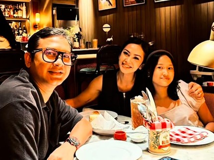 Momen Kompak Masayu Anastasia & Lembu Wiworojati Bareng Anak Semata Wayang