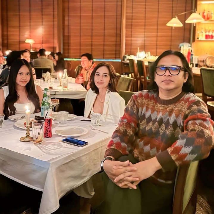 <p>Melihat kebersamaan mereka, tak sedikit netizen yang terkesan dengan gaya parenting Masayu dan Lembu. Banyak yang memuji keduanya tetap menjaga hubungan baik tanpa saling menjatuhkan. "Semoga yang terbaik untuk kalian, walaupun sudah pisah tapi masih baik-baik saja, tidak mengumbar aib satu sama lain," kata akun Instagram <em>@sah***.</em> "Keren, walaupun udah cerai masih kompak demi anak," tutur <em>@nyr***.</em> "Ahh inspirasi banget nih kalian bertiga," tambah<em> @irm***.</em> (Foto: Instagram @masayuanastasia / @lembuwiworojati)</p>