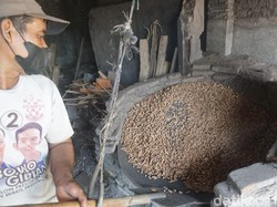 Sejak 1990, Kacang Goreng Pasir Jombang Laris Manis Jelang Lebaran