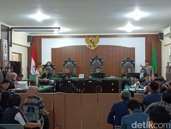 Ibu Mahasiswi Unram yang Dibunuh Lampiaskan Emosi Saat Bersaksi