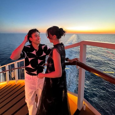 Setia Temani Hingga Akhir Hayat, 7 Foto Sheila Dara & Vidi Aldiano Sang Suami Selamanya