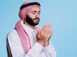 10 Amalan yang Bisa Dilakukan Saat I'tikaf di Masjid