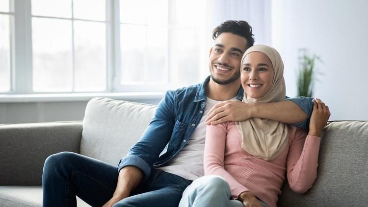 Simak yuk Bunda tentang apakah diperbolehkan berhubungan suami istri di Hari Raya Idul Fitri&quest; berikut penjelasan selengkapnya&period;