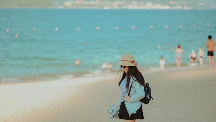 7 Ciri Keprbadian Orang yang Suka Menemukan Kedamaian di Pantai