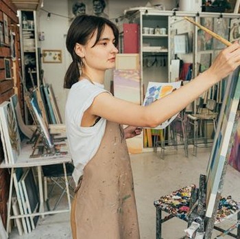 4 Zodiak yang Punya Kemampuan Berpikir Out of the Box